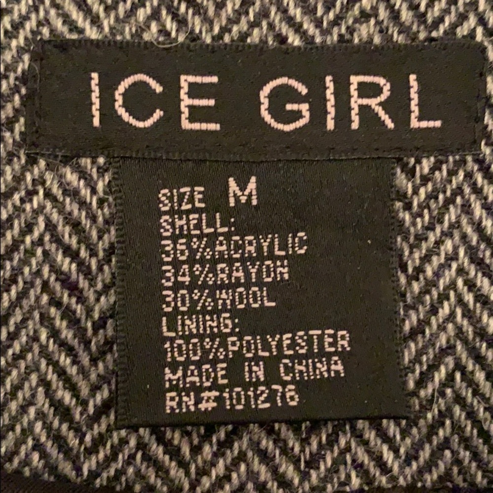 Chanel-esque jacket - Picture 3 of 4